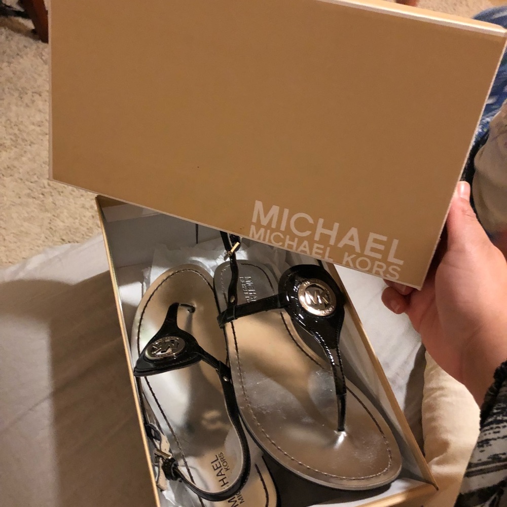 Michael Kors Capri Thong - Picture 3 of 6